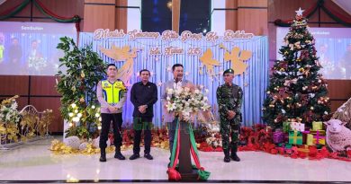 Penjabat (Pj) Bupati Garut, Barnas Adjidin, bersama dengan Forum Koordinasi Pimpinan Daerah (Forkopimda) Kabupaten Garut melaksanakan pengecekan keamanan menjelang Ibadah Kebaktian Natal Tahun 2024 di beberapa gereja yang ada di wilayah Kecamatan Garut Kota, Kabupaten Garut, Selasa (24/12/2024).(Foto : Deni Seftiana/ Diskominfo Kab. Garut-grahabignews.com)