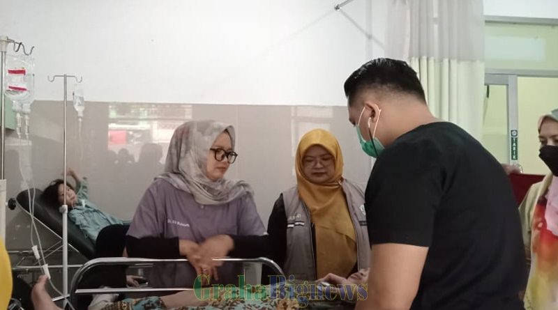 Tujuh warga Kecamatan Selaawi yang mengalami keracunan makanan setelah mengonsumsi jamur liar yang diduga beracun mendapat perawatan di Unit Gawat Darurat (UGD) Puskesmas Selaawi, Kamis (30/1) dini hari. (grahabignewscom)