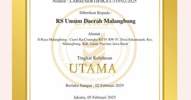 Sertifikat akreditasi rumah sakit dengan tingkat kelulusan UTAMA dari Lembaga Akreditasi Rumah Sakit Indonesia (LARSI). (Foto : Dok. DInkes Kab. Garut)