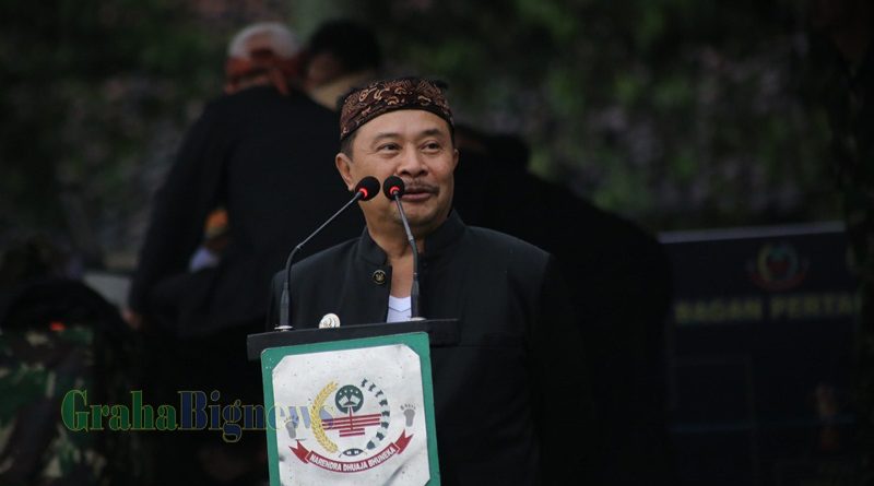 Penjabat (Pj) Bupati Garut, Barnas Adjidin, menghadiri acara Penutupan Piala Danrem Cup Seni Ketangkasan Domba Garut Korem 062/Tarumanegara Tahun Anggaran 2025 yang berlangsung di Lapangan Sepak Bola Makorem 062/TN, Kecamatan Garut Kota, Kabupaten Garut, Minggu (16/2/2025). (Foto: Deni Seftiana/ Diskominfo Kab. Garut-grahabignews.com)