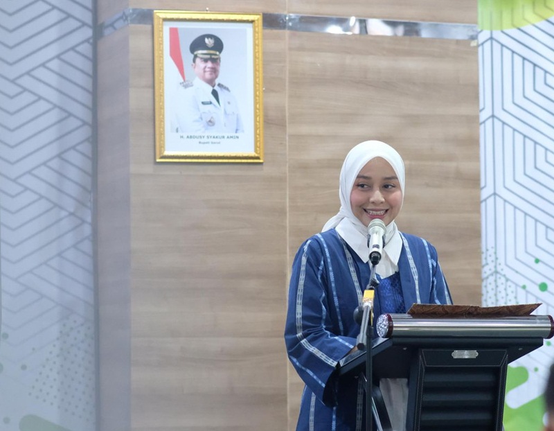 Wakil Bupati Garut, Putri Karlina, saat memberikan sambutan dalam pelatihan Service Excellence di Ruang Rapat UOBK RSUD dr. Slamet Garut, Kamis (13/3/2025). Kegiatan ini bertujuan meningkatkan kualitas pelayanan kesehatan bagi masyarakat. (Foto: Ilham Kautsar Prawira/ Diskominfo Kab. Garut-grahabignews.com)