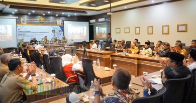 Pelaksanaan pembukaan Sidang Kelompok Musrenbang Penyusunan RKPD Kabupaten Garut Tahun 2026 Lingkup Bidang Pemerintahan dan Pembangunan Manusia, yang dilaksanakan Aula Bappeda Kabupaten Garut, Jalan Patriot, Kecamatan Tarogong Kidul, Kabupaten Garut, Senin (21/4/2025). (Foto : M. Azi Zulhakim/Diskominfo Kab. Garut-grahabignews.com).