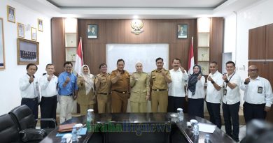 Wakil Bupati Garut, Putri Karlina, melakukan kunjungan kerja ke kantor BUMD Bank Perkreditan Rakyat (BPR) Garut yang berlokasi di Jl. Ahmad Yani, Kecamatan Garut Kota, Kabupaten Garut, pada Senin (28/4/2025). (Foto: Anggana MKK/ Diskominfo Kab. Garut-grahabignews.com)
