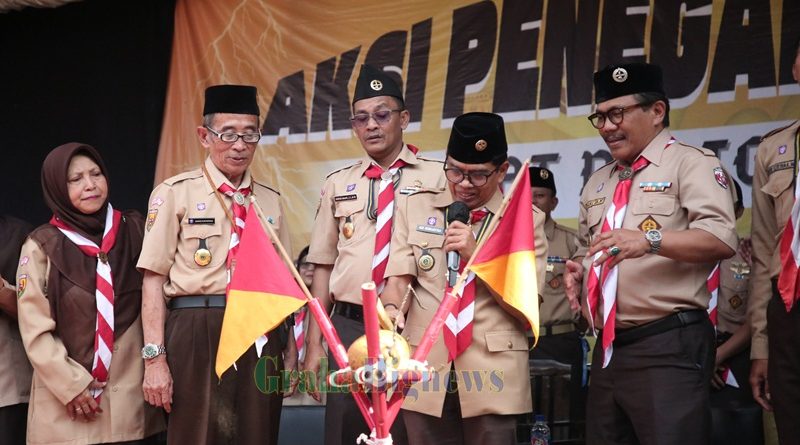 Kepala Dinas Pemuda dan Olahraga (Dispora) Kabupaten Garut, Ade Hendarsyah, secara resmi membuka Kegiatan Aksi Penegak ke-XIII Tingkat Nasional yang bertema "Aksi Pramuka Indonesia Membangun Bangsa Juara". Acara pembukaan berlangsung di Kampus Institut Pendidikan Indonesia (IPI), Jalan Terusan Pahlawan, Kecamatan Tarogong Kidul, Kabupaten Garut, Minggu (18/5/2025).(Foto: Ridwan Nur Faozan/ Diskominfo Kab. Garut-grahabignews.com)