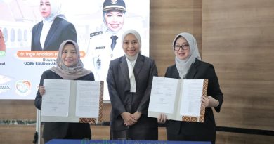 Serah Terima Jabatan (Sertijab) Direktur Unit Organisasi Bersifat Khusus (UOBK) Rumah Sakit Umum Daerah (RSUD) dr. Slamet Garut yang berlangsung di RSUD dr. Slamet Garut, Kecamatan Tarogong Kidul, Kabupaten Garut, Jum'at (15/8/2025).(Foto: Anggana Mulia Karsa/ Diskominfo Kab. Garut-grahabignews.com)