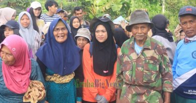 Lansia 78 Tahun Ikut Gotong Royong  Pembangunan Jalan Program TMMD ke-128