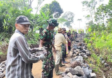 TMMD ke-128, TNI dan Warga Bangun Jalan 1.500 Meter di Kampung Cidahu Garut