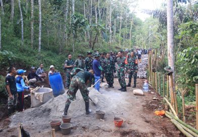 Dansatgas TMMD Ke-128 KODIM 0611/Garut Tinjau Pembangunan Jalan Di Kampung Cidahu