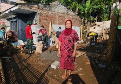 Ibu Uun Dapat Rutilahu Dari Program TMMD ke 128 Kodim 0611 Garut