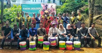 Lingkung Seni Gurilap Pangirutan, Tampil di Peringatan Hari Kartini dan Hari Bumi Sedunia