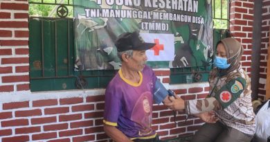 Gina Rahayu Berikan Pelayanan Kesehatan Gratis di Posko TMMD Desa Mekarmulya